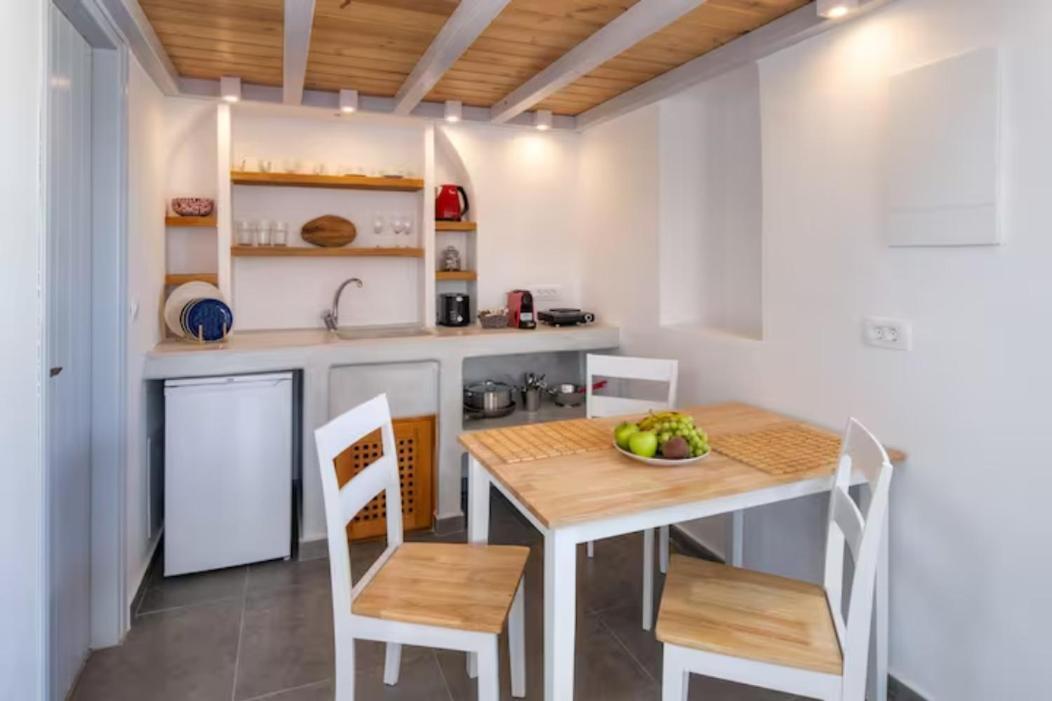 Petit Village Fira  Bagian luar foto