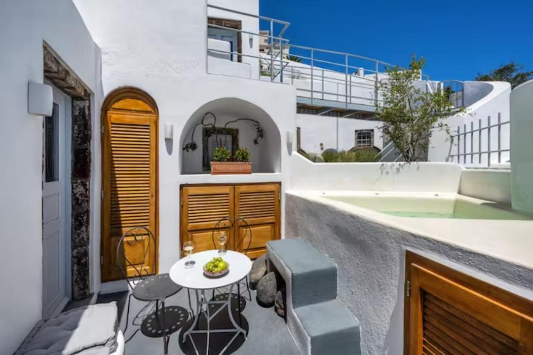 Petit Village Fira  Bagian luar foto